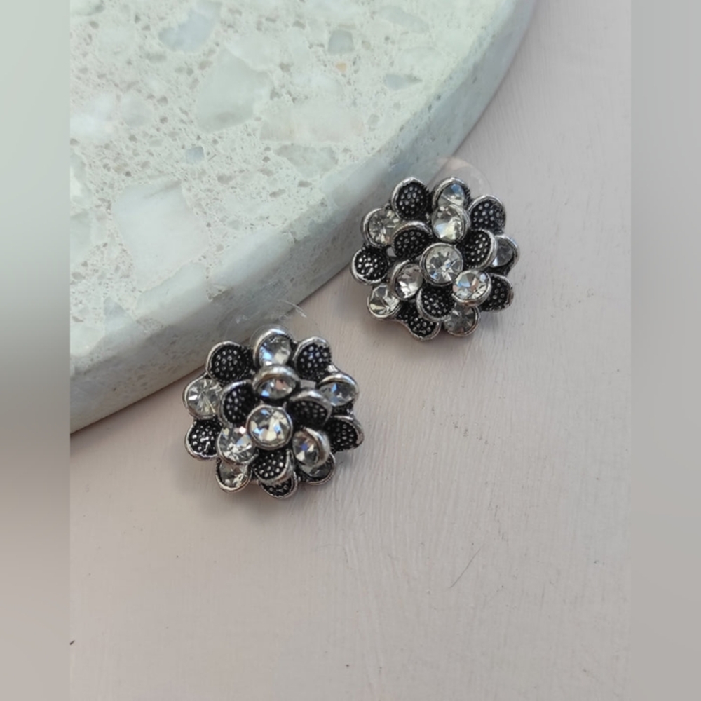 Kagi New Zealand Amelia Studs Earrings